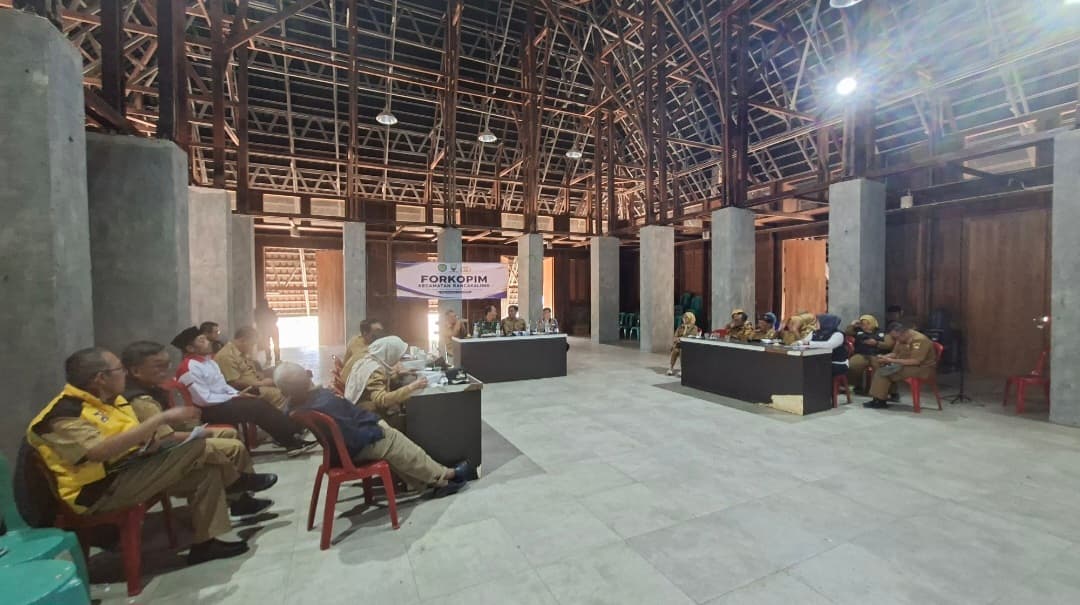 Forkopimcam Rancakalong Gelar Kegiatan Triwulan di Geotheater, Bahas Pasca HUT RI hingga Aplikasi Perlindungan Sosial 