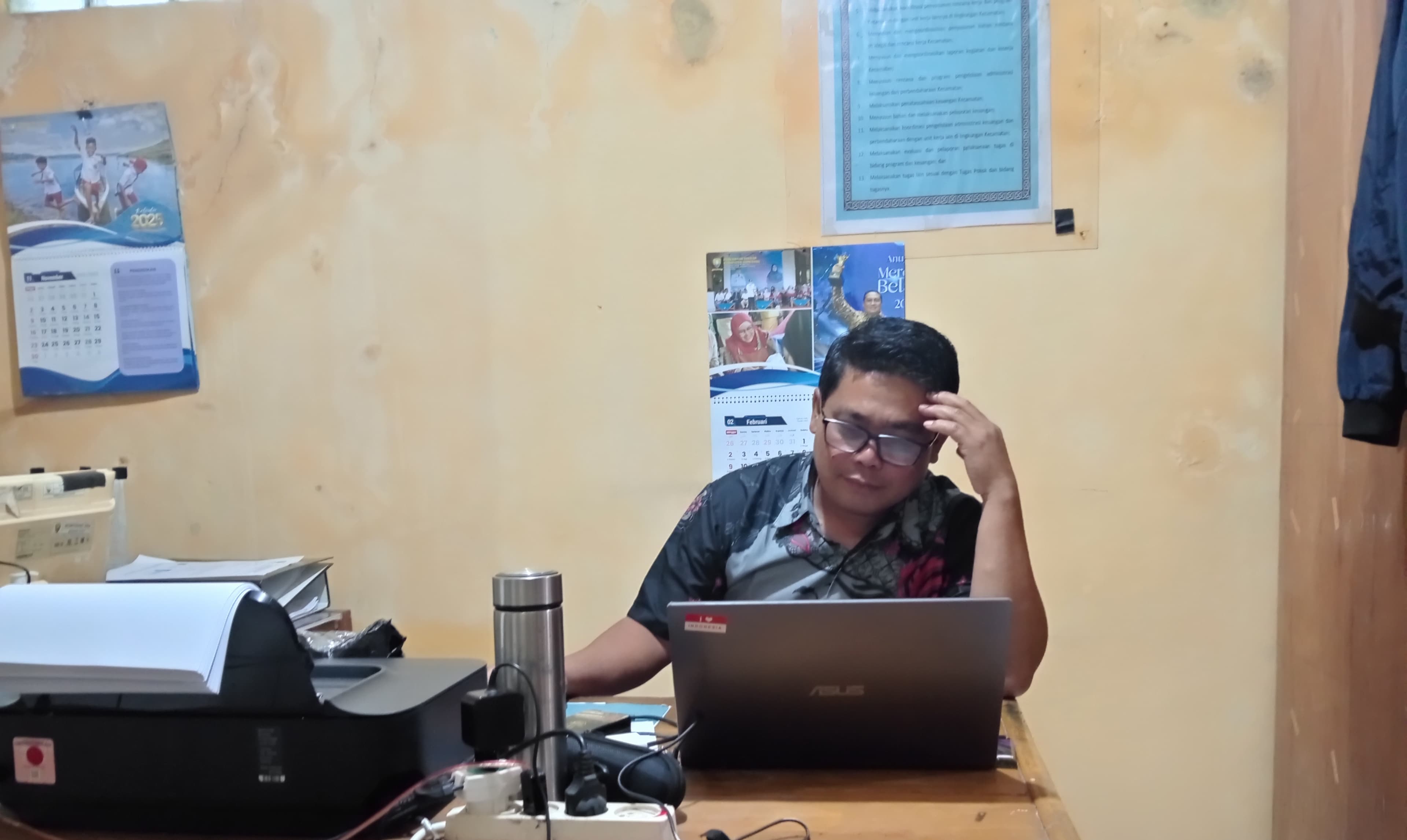 Antara Pagawean jeung Kabutuhan: Carita Pagawé Kecamatan Rancakalong Nu Pinuh Ku Seuri