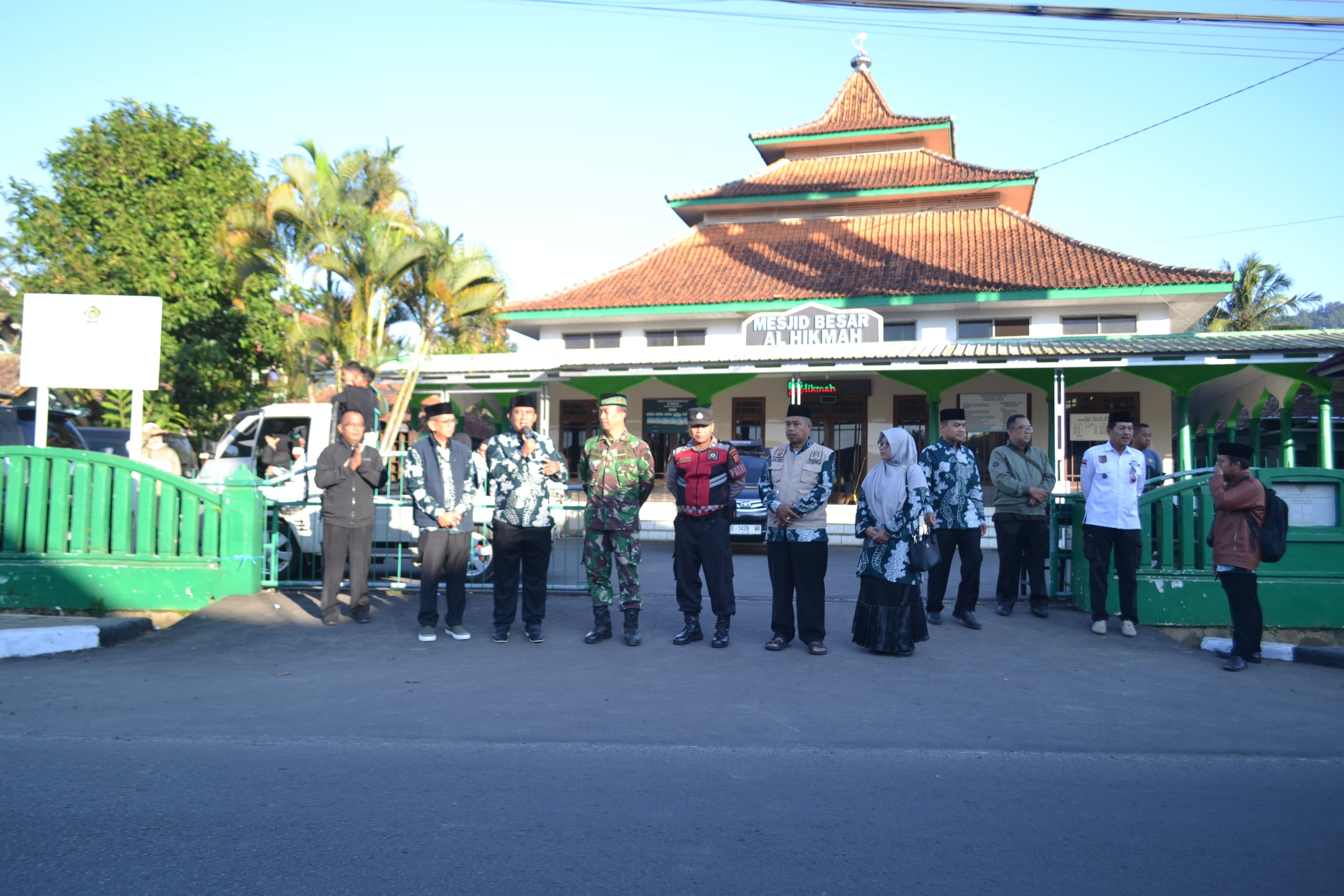 Camat Rancakalong Lepas Kafilah Pawai Ta'aruf MTQ ke-49 Tingkat Kabupaten Sumedang 