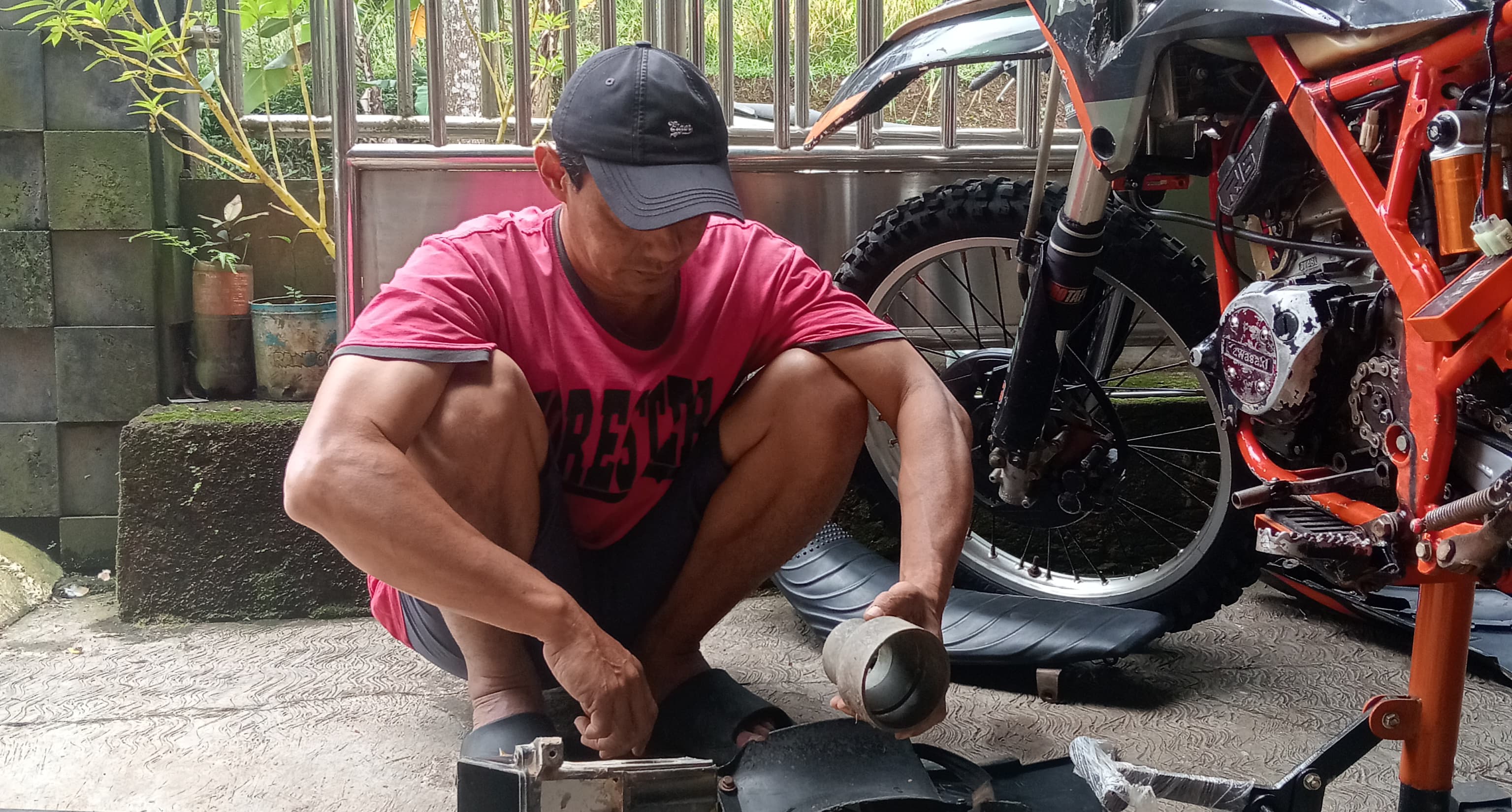 Mang Asuy jeung Motor Gunungna: Antara Sparepart Mahal jeung Paralon Kandang Hayam