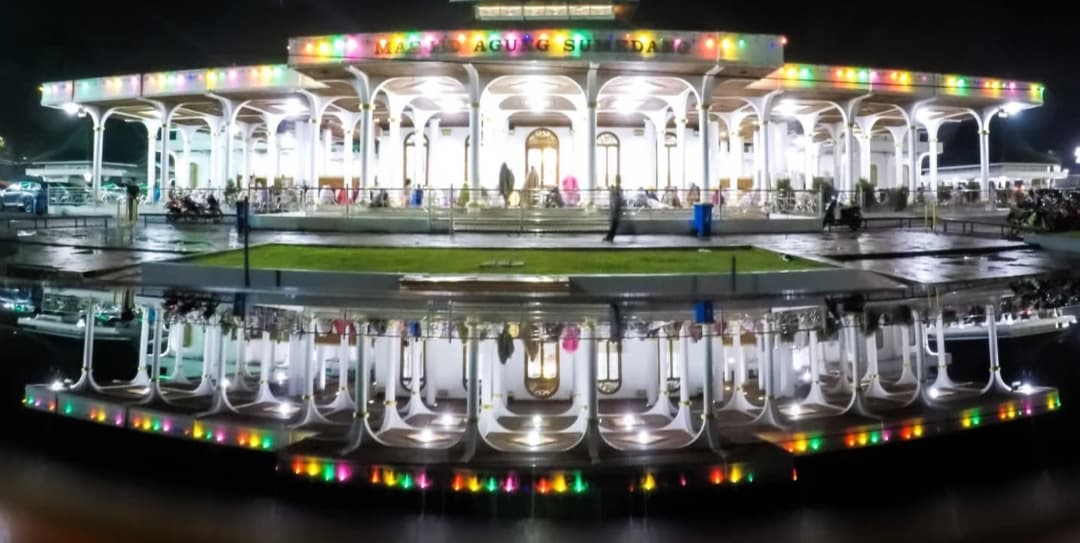 Ramadan: Cahaya yang Menyentuh Jiwa dan Menguatkan Sesama