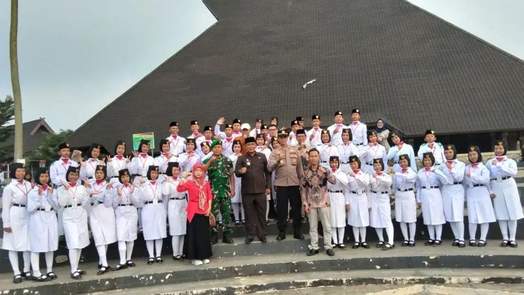 Gladi Paskibraka Kecamatan Rancakalong, Matangkan Persiapan Upacara HUT RI ke-81 di Geotheater 