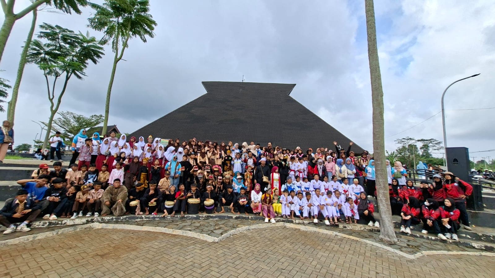 Ekosistem Budaya Kasumedangan #25 Hadirkan Kreativitas Generasi Muda di Geo Theater Rancakalong 