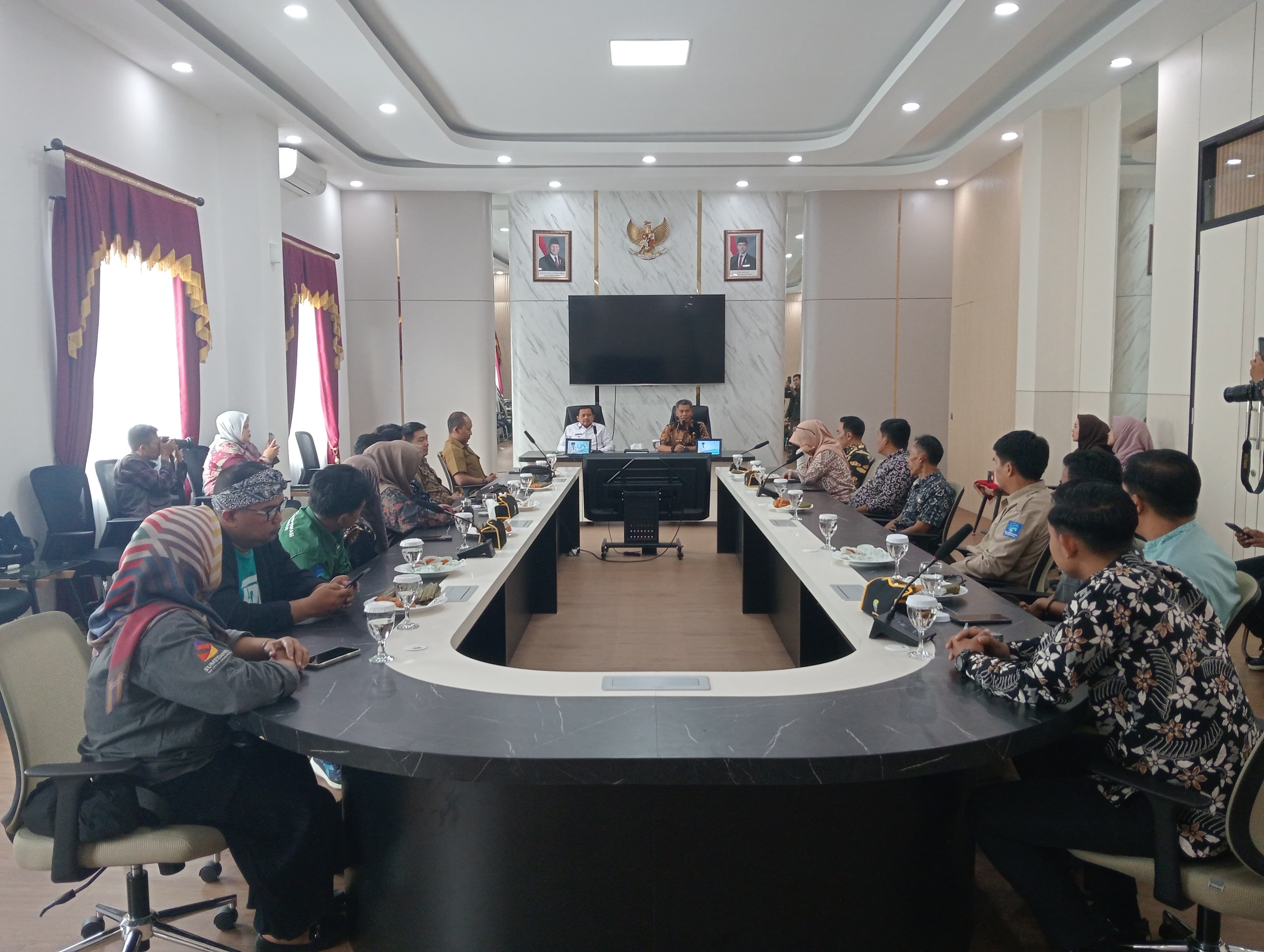 Bupati Sumedang Realisasikan Bantuan Dana PIK untuk Komunitas Informasi Masyarakat Empat Kecamatan